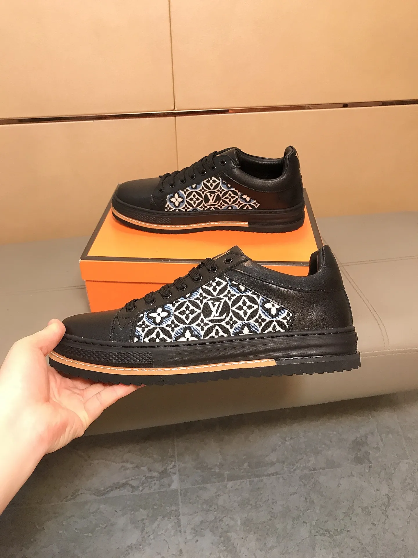 Ex-factory price 400 🆕🆕🔆🔆Hot-selling [Louis Vuitton] LV🔝new Korean style casual men's shoes, high-end brand, the upper is made of Italian cowhide stitching printed fabrics and sheepskin feet🔥, making walking more convenient and comfortable! Amazing work [color]! Create a fashionable personality to set off your uniqueness! A must-have for trendy men! Classic🔥Size: 38-44